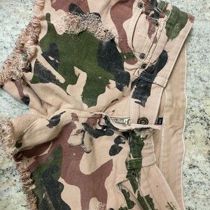 Car mar camo jean shorts